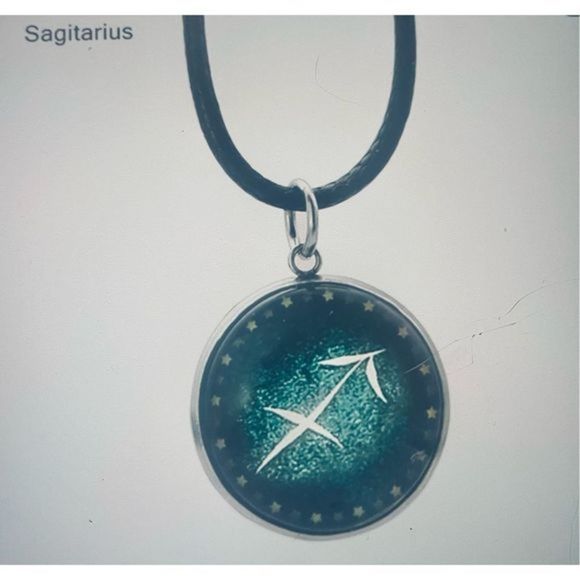 Sagittarius GLOW IN THE DARK ZODIAC STAR SIGN HOROSCOPE NECKLACE - Picture 1 of 14